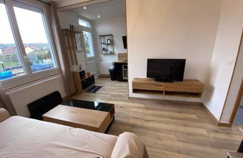 Fleury-sur-Andelle Apartment | Charming Maison de Ville: Family-Friendly Getaway