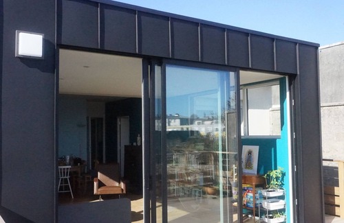 Rive Droite House | Maison de Ville: Family-Friendly Stay with Garden Views