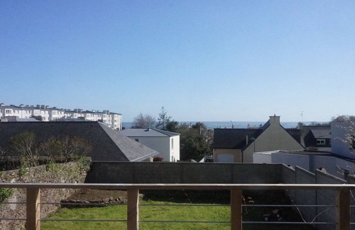 Rive Droite House | Maison de Ville: Family-Friendly Stay with Garden Views