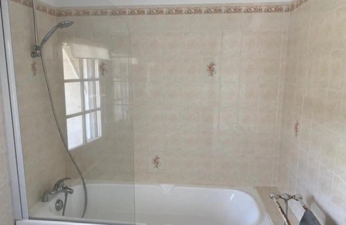 Cheray House | Renovated Townhouse with Family-Friendly Amenities
