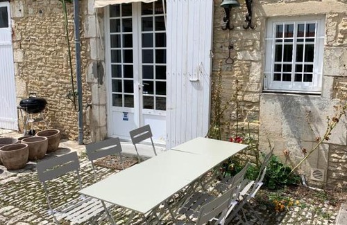 Cheray House | Renovated Townhouse with Family-Friendly Amenities