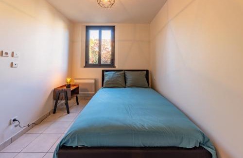 Valence Apartment | Cozy Maison des Bains: Pet-Friendly with Garden & Wifi