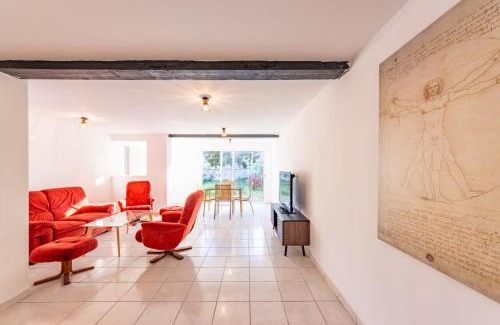 Valence Apartment | Cozy Maison des Bains: Pet-Friendly with Garden & Wifi