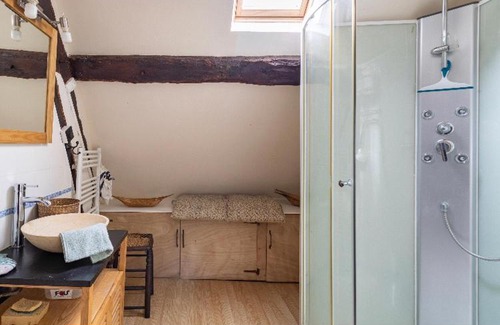 Maillebois House | Experience Maison des Lilas: Pet-Friendly Oasis with Hot Tub