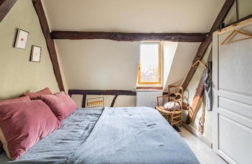 Maillebois House | Experience Maison des Lilas: Pet-Friendly Oasis with Hot Tub