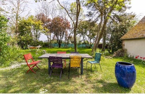 Maillebois House | Experience Maison des Lilas: Pet-Friendly Oasis with Hot Tub