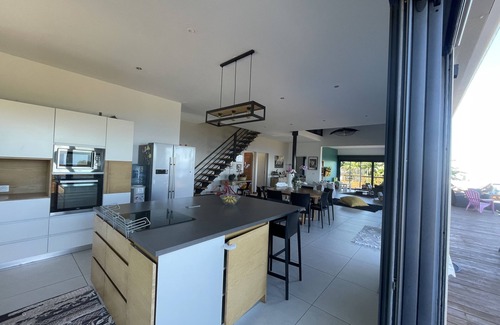Les Avirons House | Experience Maison des Merles: Pet-Friendly with Breakfast