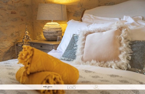 Les Esseintes House | Discover Comfort at Maison des Quatre Saisons