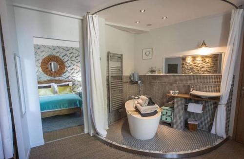 Les Esseintes House | Discover Comfort at Maison des Quatre Saisons