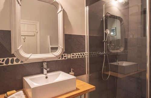 Les Esseintes House | Discover Comfort at Maison des Quatre Saisons