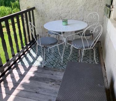 Saint-Savinien House | Family-Friendly Stay at Maison des Roses - Rated 9/10!