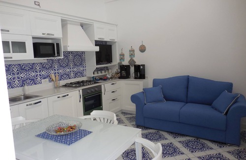 Laurito House | Cozy Ocean View Cottage - Perfect for Family Getaways
