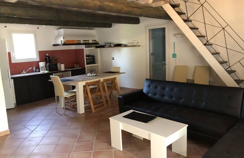 Cabrieres-d'Avignon Villa | Spacious Maison Double for Groups Up to 15 People