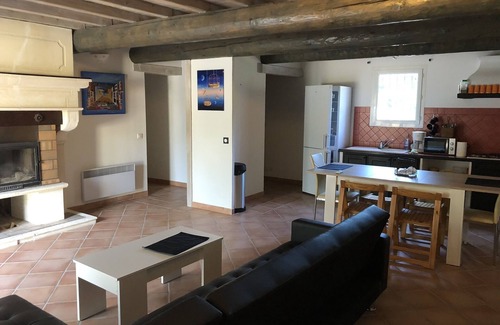 Cabrieres-d'Avignon Villa | Spacious Maison Double for Groups Up to 15 People