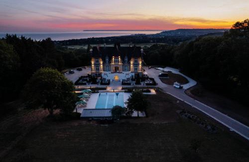 Benerville-sur-Mer Hotel | Experience Oceanfront Bliss at Maison Douce Époque