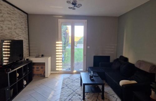 Mitry-Mory House | Cozy Maison du Château d'eau Near Disney and CDG Airport