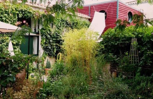 Saint-Hilaire-de-Clisson House | Pet-Friendly Retreat at Maison du chat bleu - 8.9/10 Rated