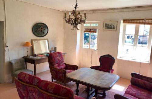 Epineuil-le-Fleuriel House | Relax at Maison du jardinier: Family-Friendly with Pool
