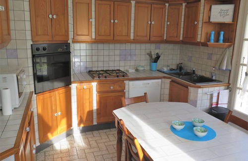 Saint-Rabier House | Pet-Friendly Maison du Lac with Lake Views & Spa Amenities