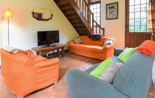 Beaumontel House | Cozy Maison Du Lac: Pet and Child Friendly Retreat
