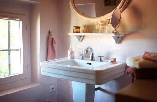 Ganges Bed & Breakfast | Pet-Friendly Maison du Loup with Oceanfront Views