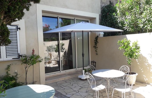Nezignan-L'Eveque House | Top-Rated Maison du Midi with Breakfast & Family Amenities