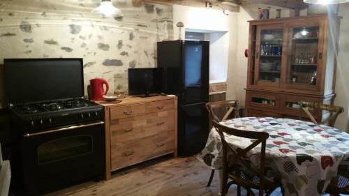 Urbanya House | Cozy Stay at Maison du pâtre: Pet and Child Friendly Retreat
