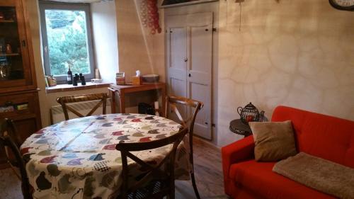 Urbanya House | Cozy Stay at Maison du pâtre: Pet and Child Friendly Retreat
