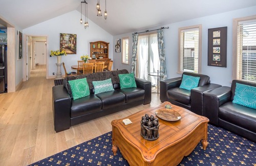 Christchurch House | Inviting Maison du Soleil: Family-Friendly Stay in Christchurch