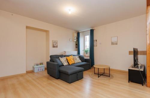 Lhommaize Apartment | Family-Friendly Apartment Near Futuroscope with High Ratings