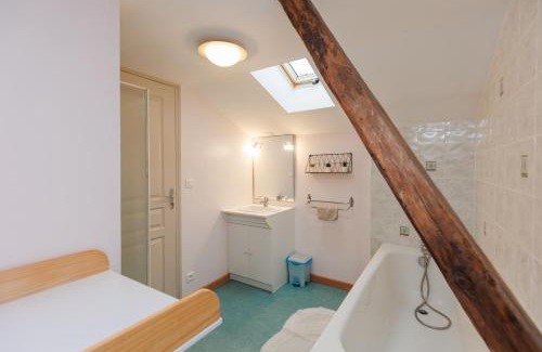 Lhommaize Apartment | Family-Friendly Apartment Near Futuroscope with High Ratings
