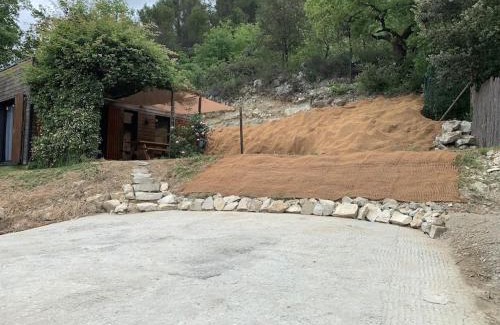 Entrechaux House | Enchanting Maison en bois: Pet & Child Friendly Retreat