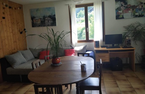 Rochejean House | Riverside Retreat: Family-Friendly & Wheelchair Accessible