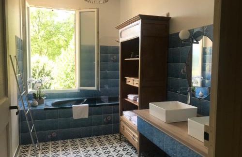 Camblanes-et-Meynac House | Cozy Stone House with Garden Near Bordeaux, Pet Friendly