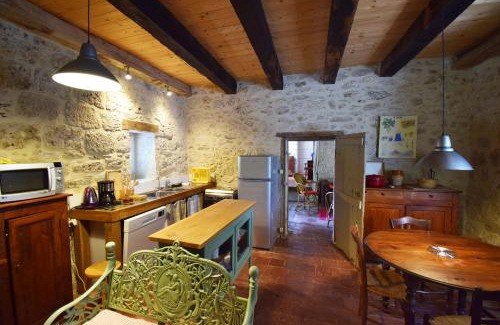 Laroque-Timbaut Villa | Cozy Maison en Pierre: Family & Pet-Friendly Retreat