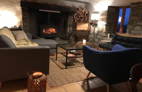 Le Bez House | Elegant Stone Retreat in Sidobre with Spa & Pet-Friendly