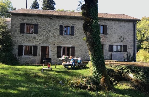Le Bez House | Elegant Stone Retreat in Sidobre with Spa & Pet-Friendly