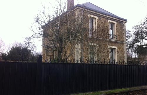 Le Raincy House | Quaint Stone House: Rated 8.8 with Family and Pet Amenities