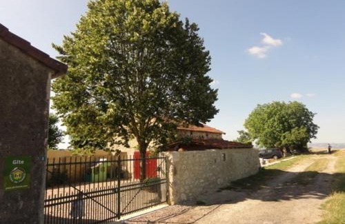 Charroux House | Cozy Maison in Charroux with Terrace & Mountain Views