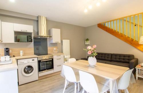 Calviac-en-Perigord House | Inviting Stone House with Garden Near Sarlat for Families