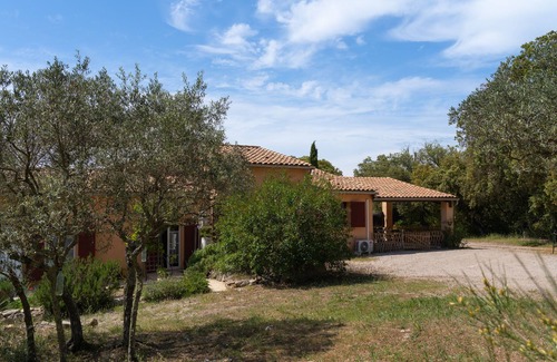 Saint-Julien House | Tranquil Nature Retreat with Pool & Lake Views