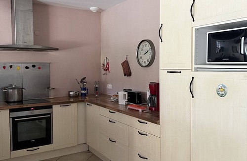Sainte-Colome House | Family-Friendly Maison en Vallée Dossau near Gourette