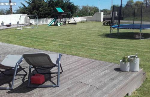 Gesnes-le-Gandelin House | Pet-Friendly Maison Ensoleillee with Oceanfront Pool Oasis