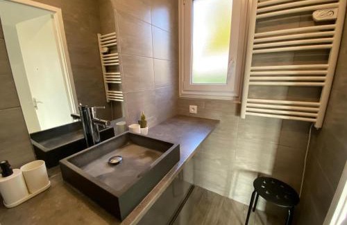Evreux House | Cozy Home with Garden and Scenic Views, Rated 9.1/10