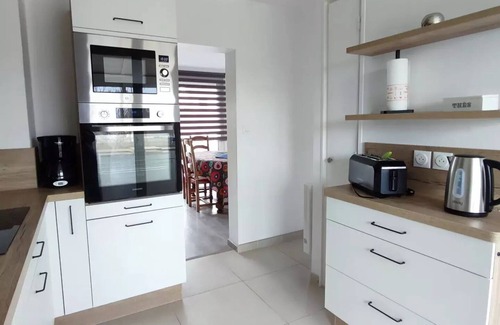 Ver-sur-Mer Cottage | Relax at Maison et Jardin Bord de Mer with Ocean Views