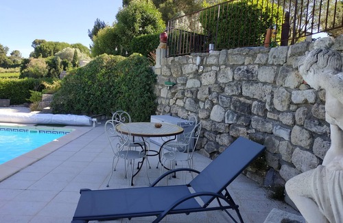 Pailhes House | Relaxing Retreat: Maison et Piscine in Languedoc’s Vines