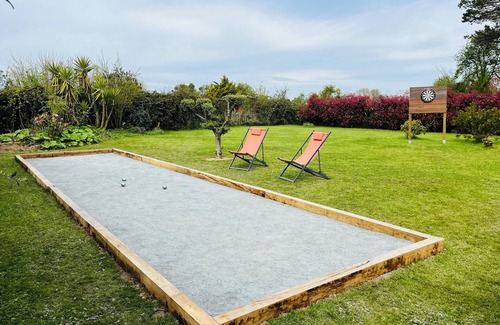 Port-en-Bessin-Huppain House | Discover Maison Familiale "L'abbé Garo" - Rated 9.6/10!
