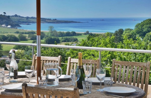 Saint-Jean-du-Doigt House | Maison Falaizou: Oceanfront Retreat with Breathtaking Views