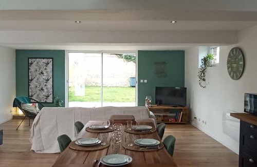 La Chapelle-du-Bourgay House | Family Retreat in the Countryside - Pet and Child Friendly