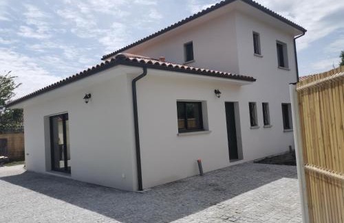 Andernos-les-Bains House | Family-Friendly Stay at Maison Familiale Andernos - 8.9/10